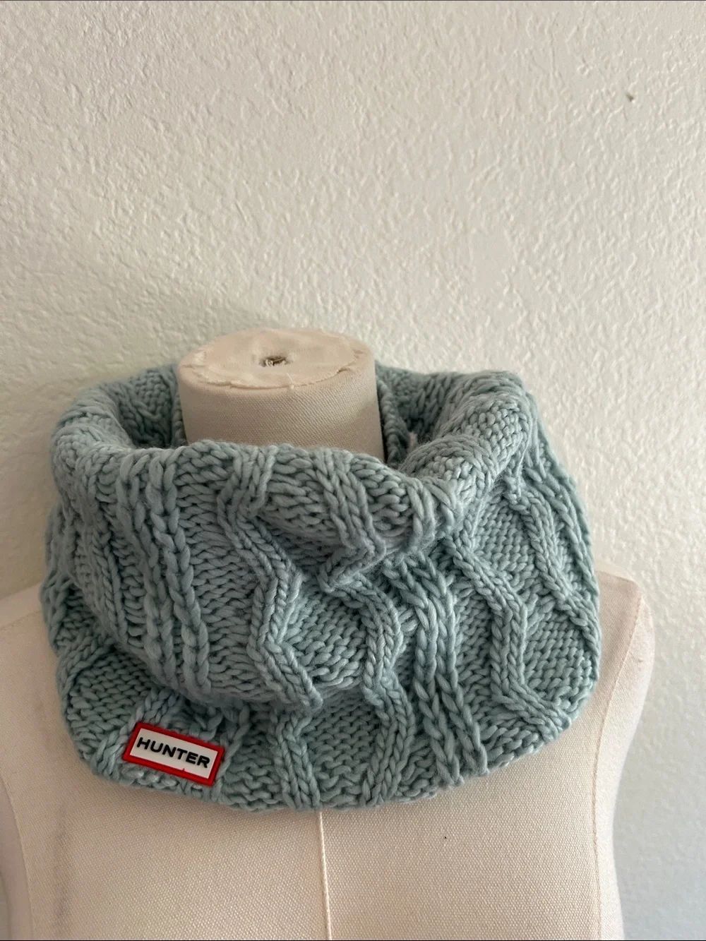 Hunter cable-knit Neck Warmer, light blue, logo in front. NEW with tags